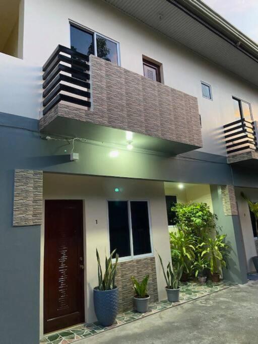 Estilo Apartment 2-Storey Clarin  ภายนอก รูปภาพ